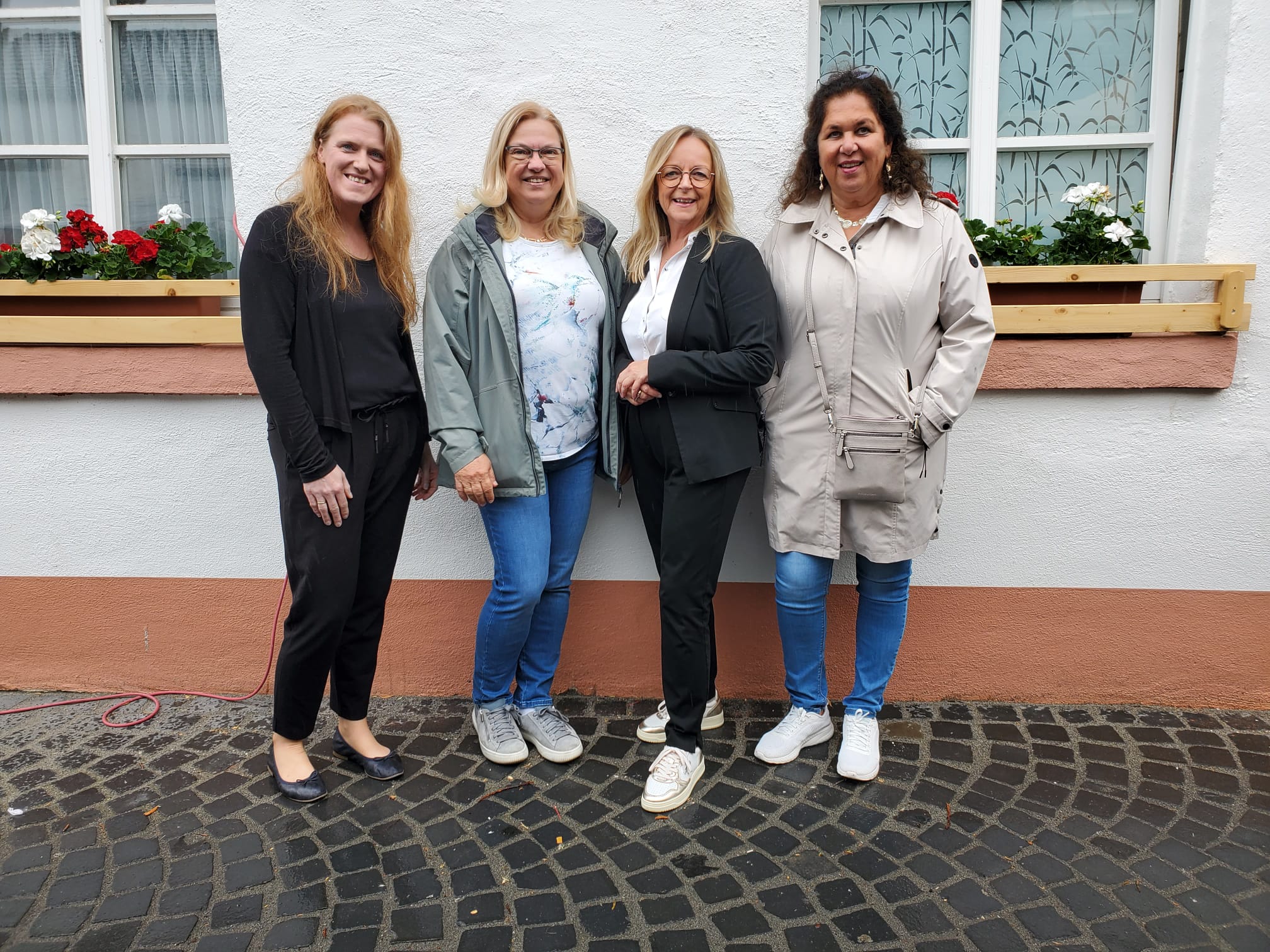 Sabine Preiser Marian mit Vertreterinnen der Frauenunion beim Frühschoppen in Kommern